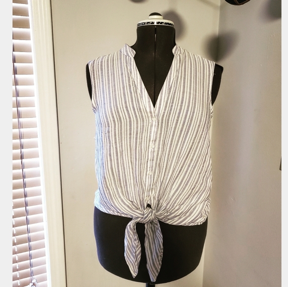 one clothing Tops - One Clothing Tie Front Tank NWT